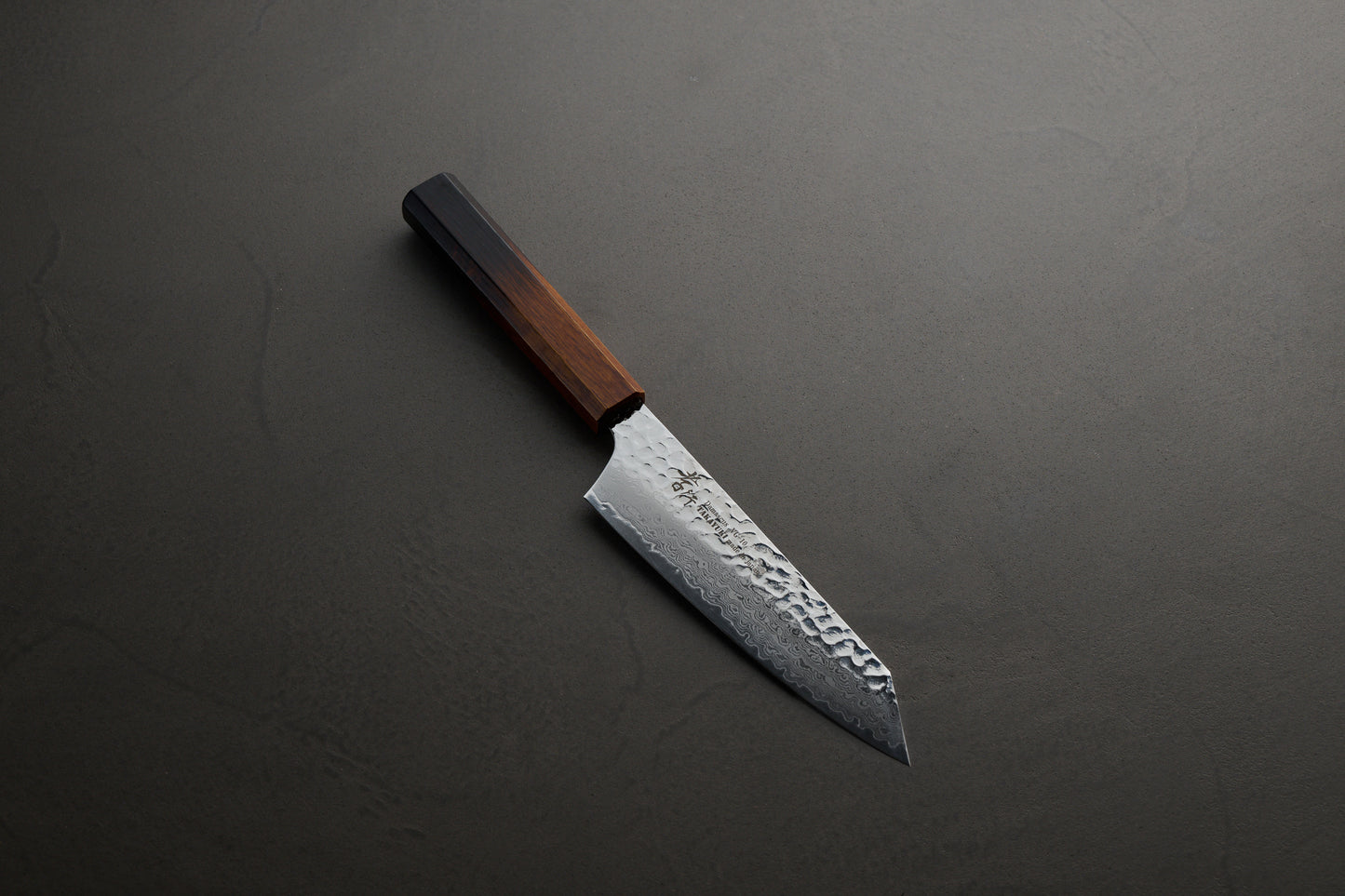 堺孝行｜33層ダマスカス樫漆｜剣型三徳包丁｜160mm｜焼漆莉