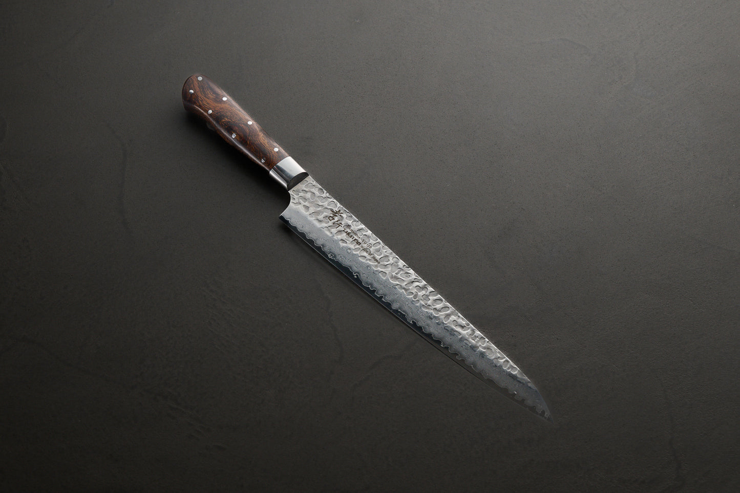 堺孝行｜33層槌目ダマスカス杉原モデル｜筋引包丁｜240mm｜デザートアイアンウッド
