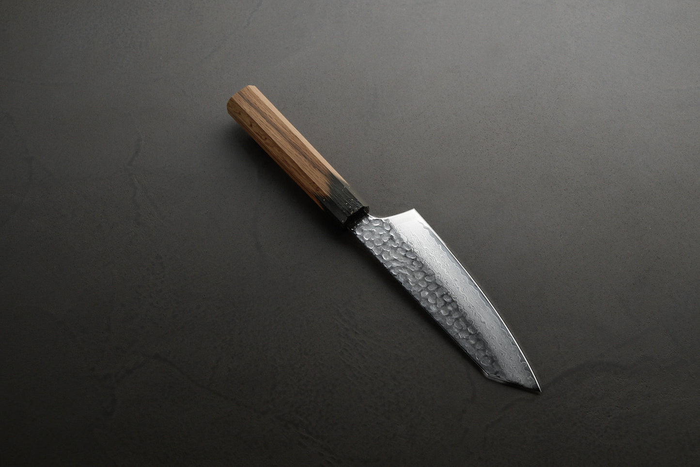 堺孝行｜33層ダマスカス樫漆｜剣型三徳包丁｜160mm｜黒伸